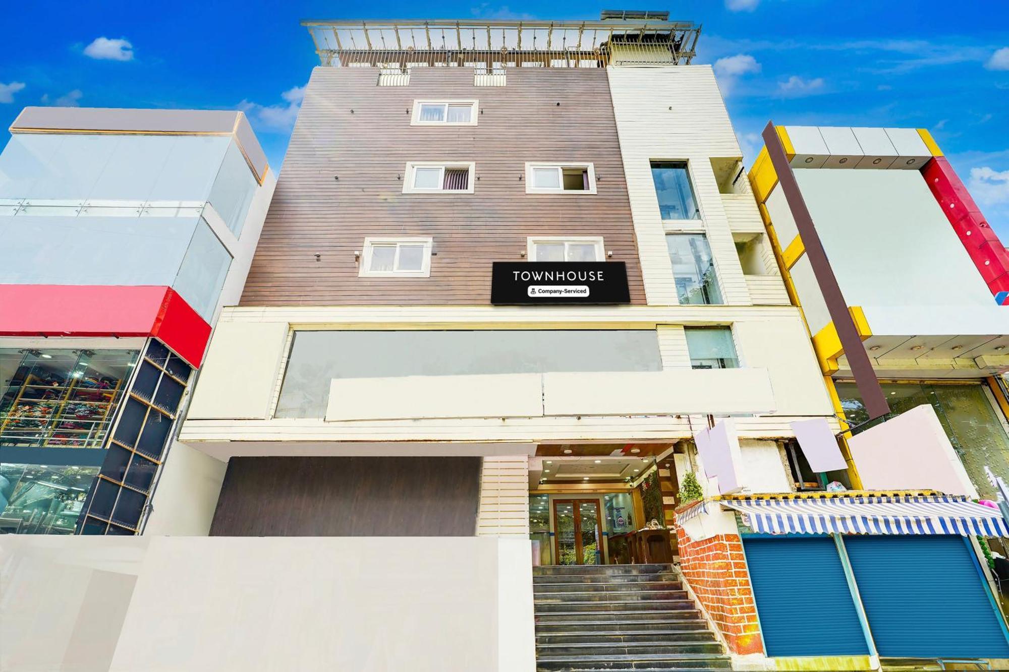 Super Townhouse Mg Road Near Commercial Street Бангалор Экстерьер фото